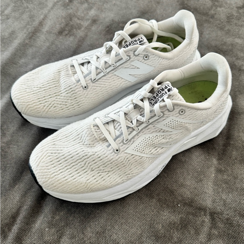 New Balance FuelCell Propel v5